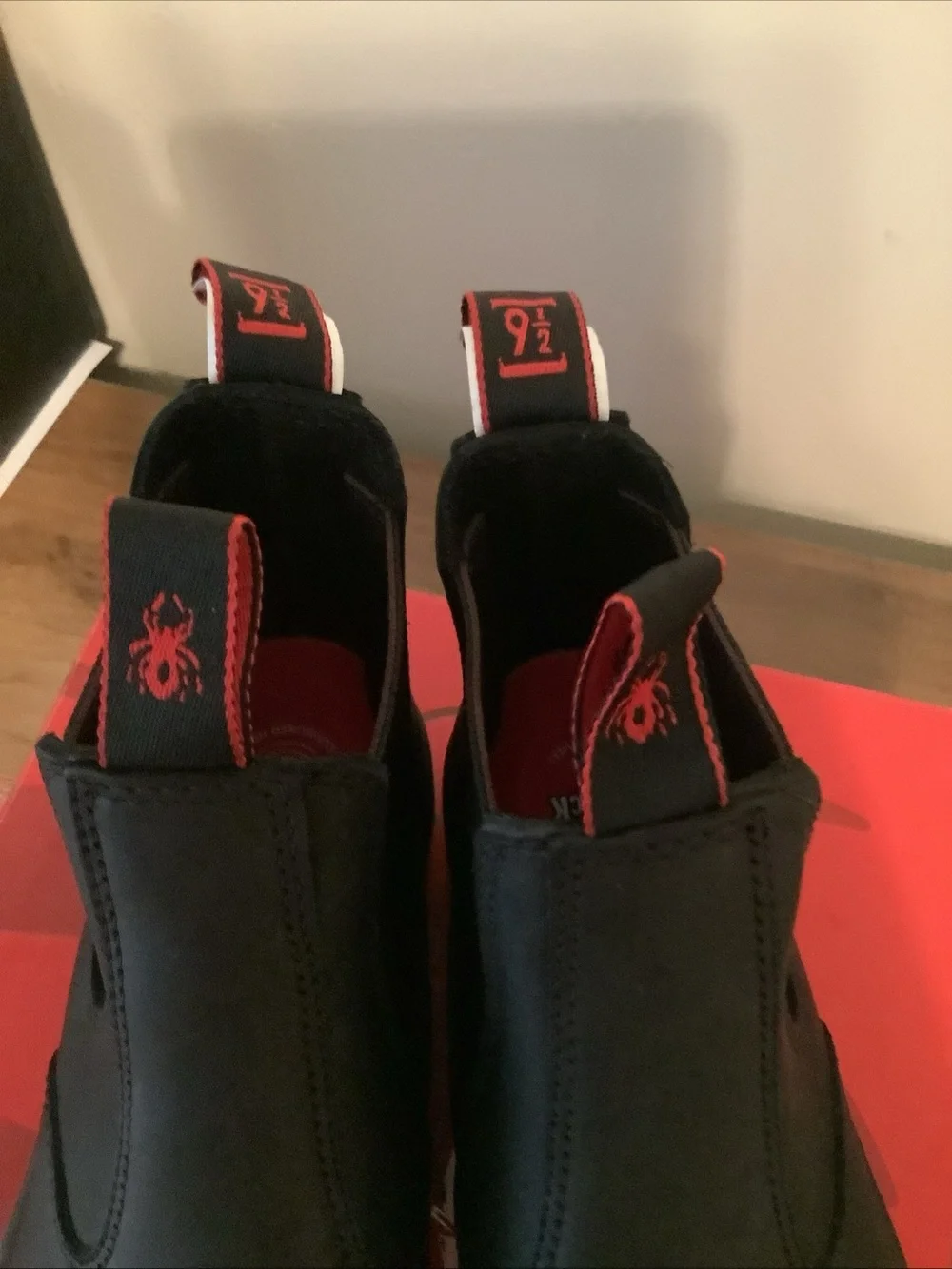 Red back bobcat Men’s 10.5 Black Work Boots
